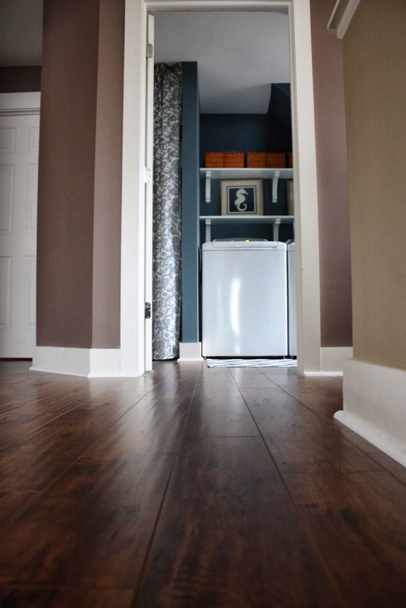 Dark floor in the apartment