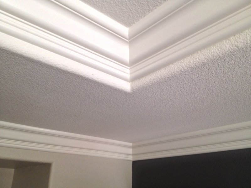 Ceiling baseboard