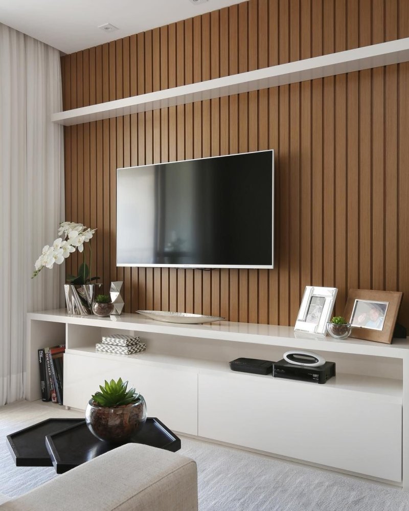 Wall design with TV