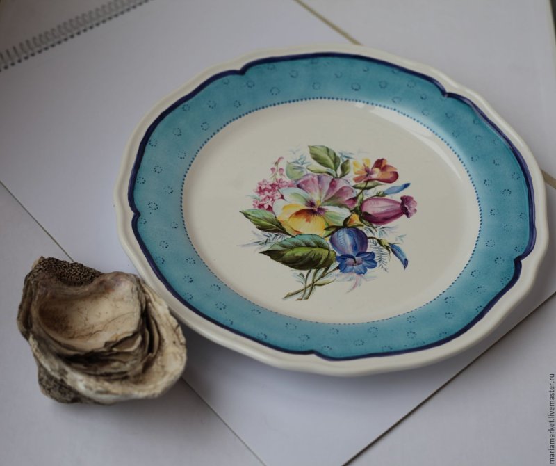 Porcelain plates