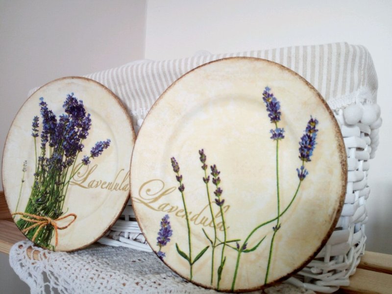 Plates in the style of Provence