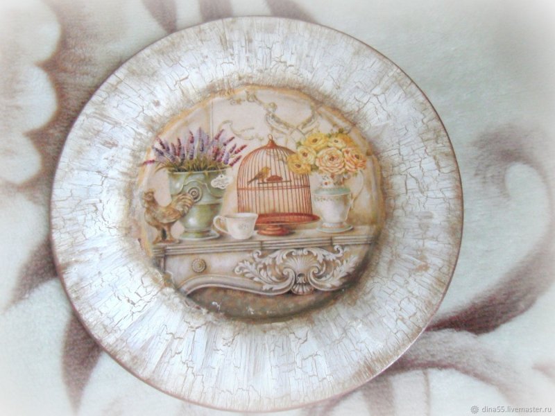 Decorative plates in the style of Provence