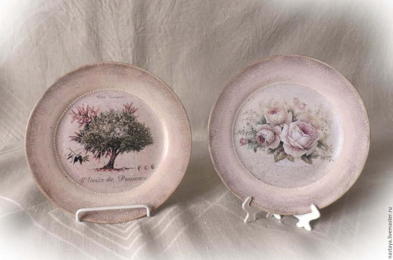 Decorative plates in the style of Provence