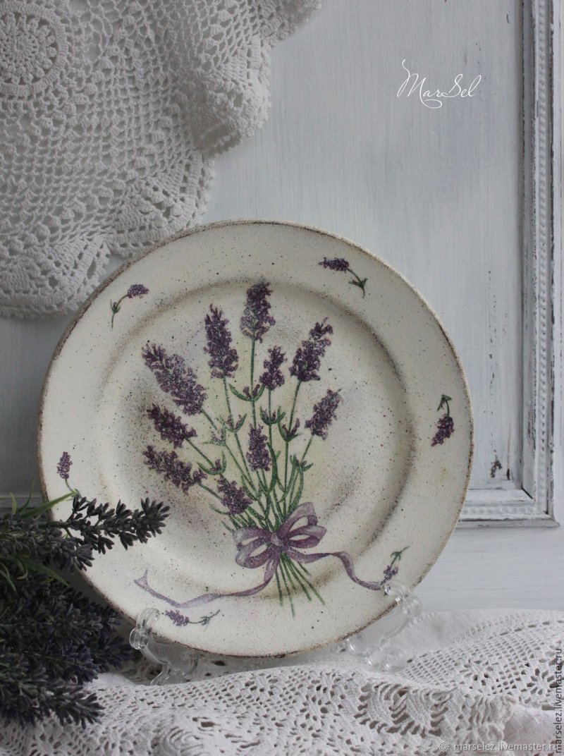 Plates in the style of Provence