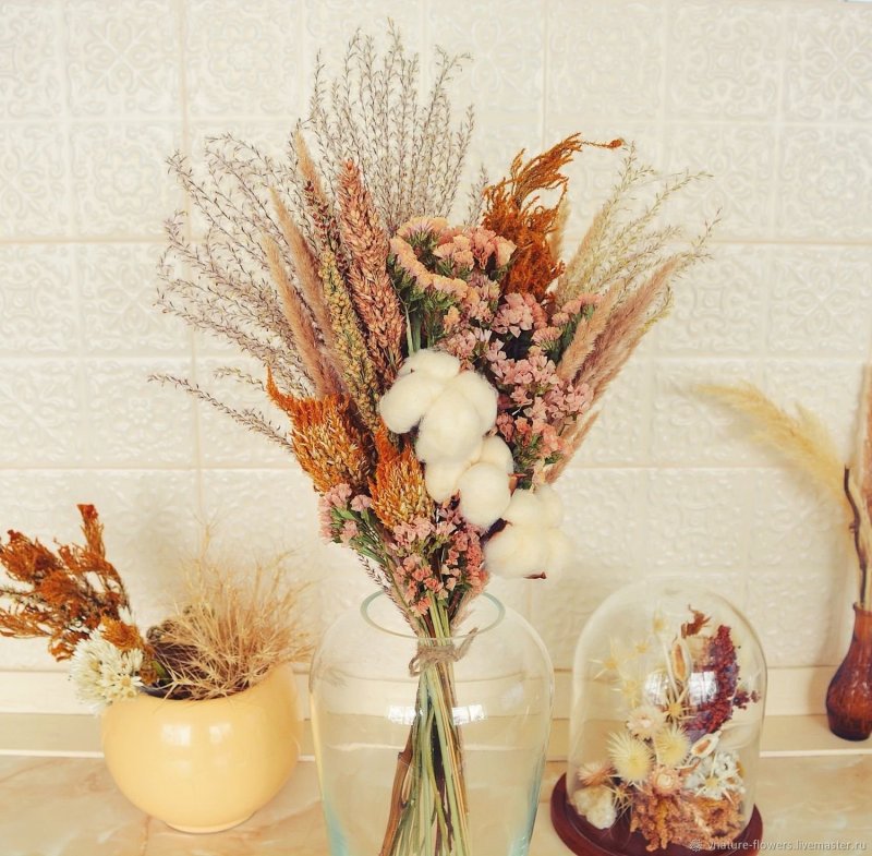 Bouquet of dried flowers