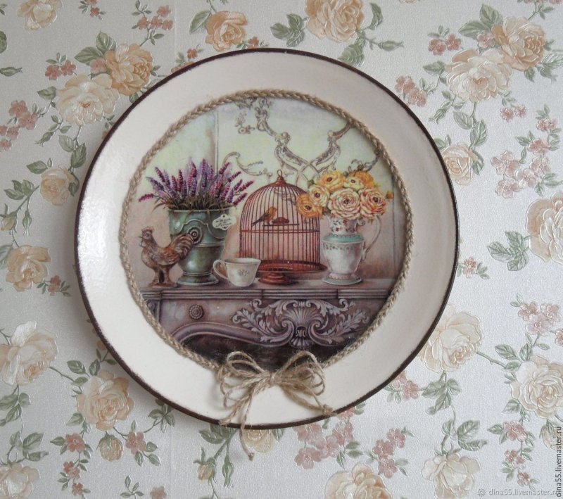 Decorative plates in the style of Provence