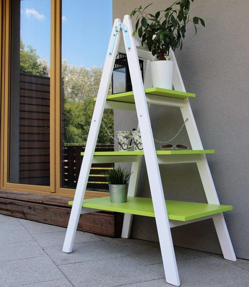 Staircase ladder for flowers