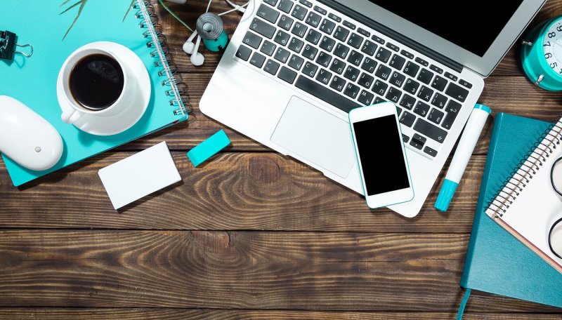 A table with a laptop