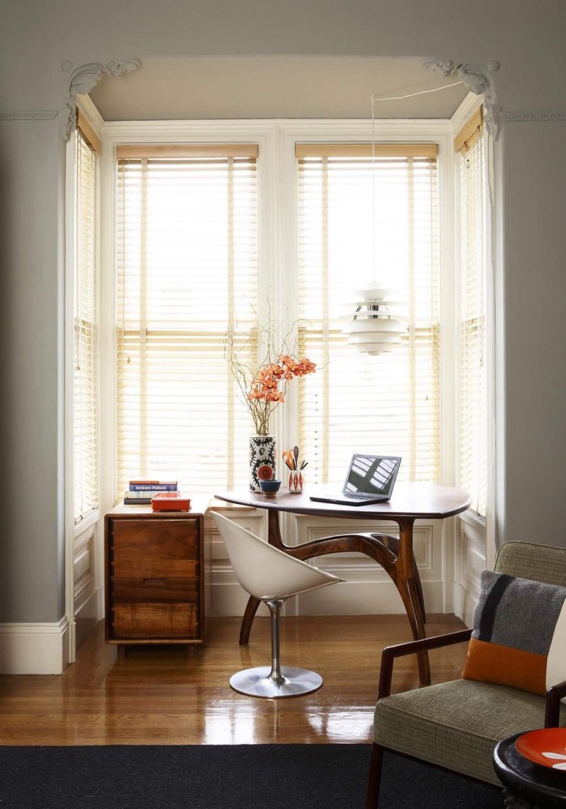 Blinds in the office horizontal