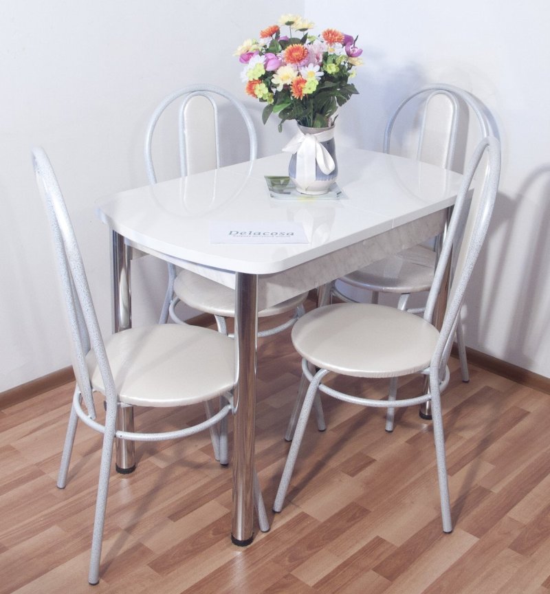 Set a table and chairs for kitchen