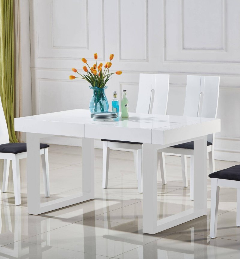 Table and chairs for the kitchen