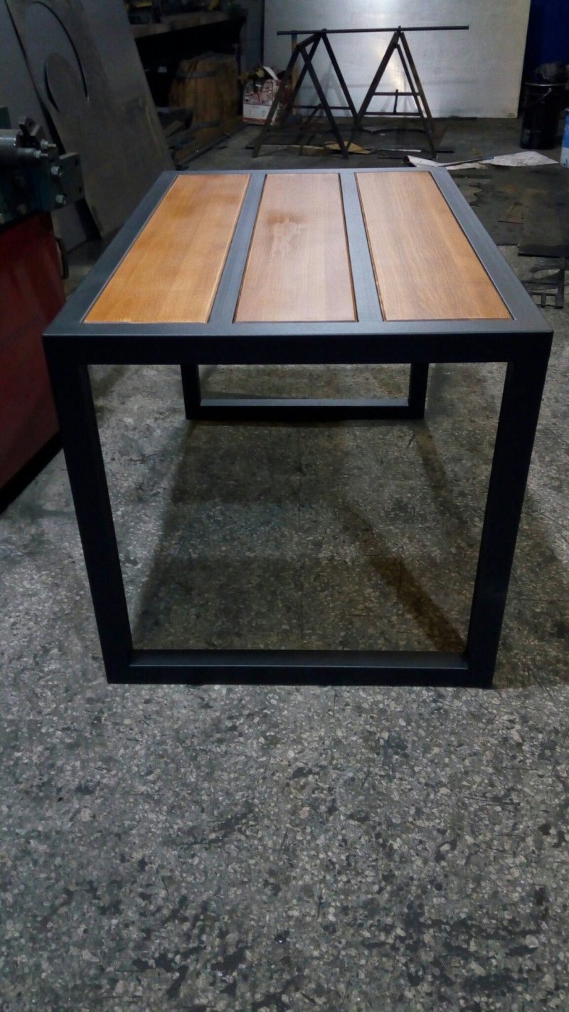 Loft -style table