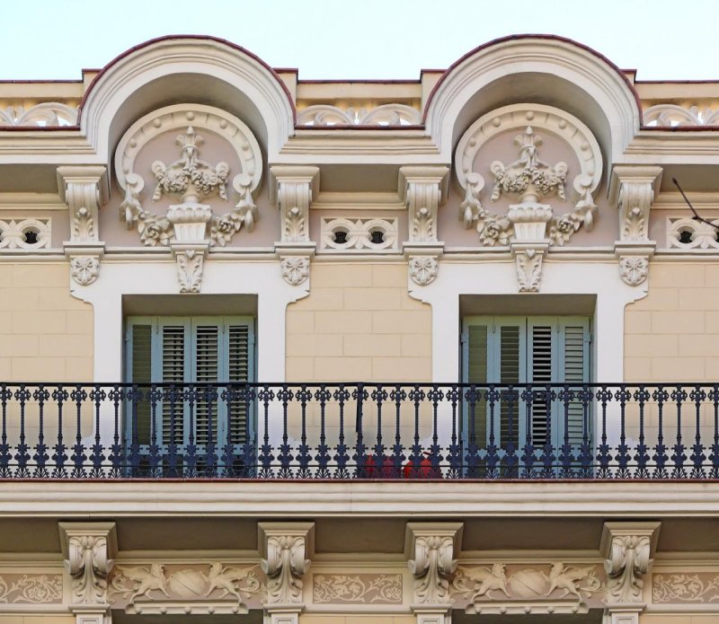 Empire style facade