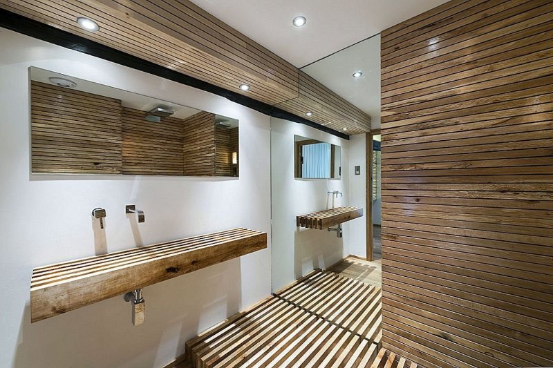 Wooden rails on the ceiling in the bathroom