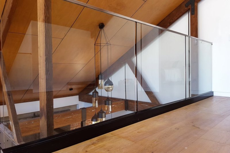 Glass railing