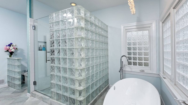 Shower cabin of glass blocks