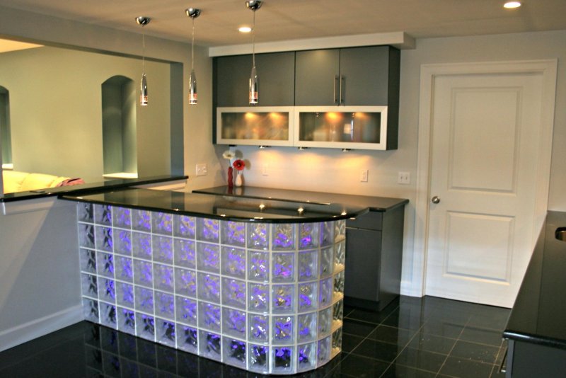 Glass blocks in the interior of the bathroom