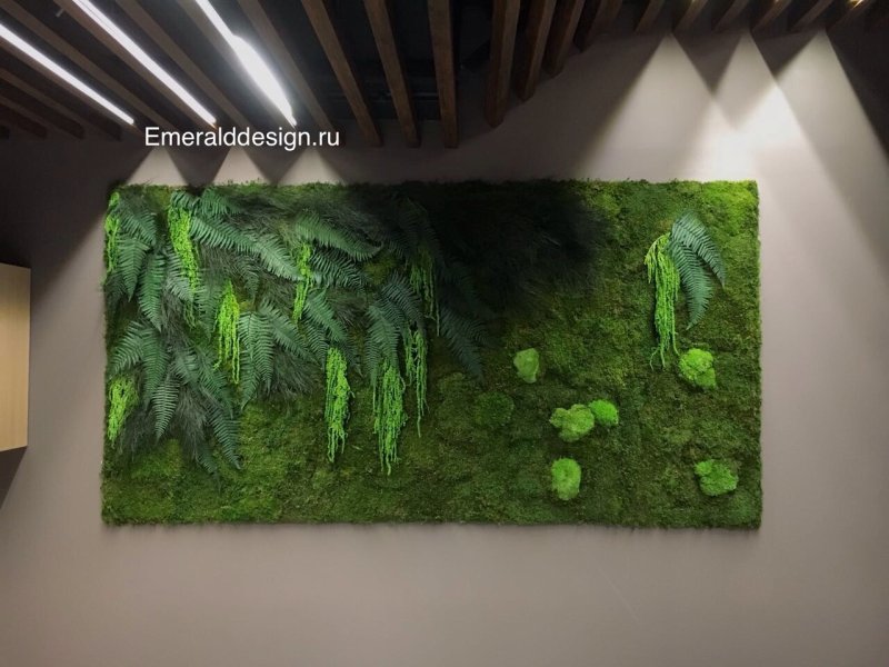 Moss panel in the interior