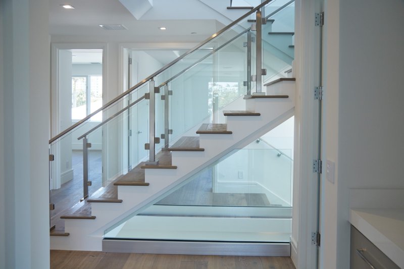 Glass fences for stairs