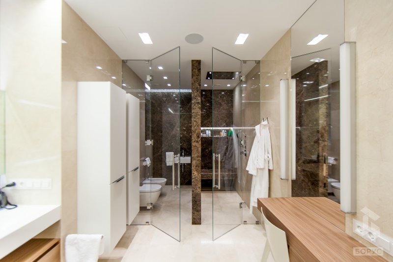 Glass partition in the bathroom