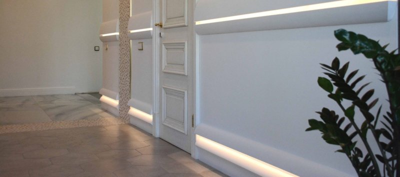 Built -in skirting board with illumination