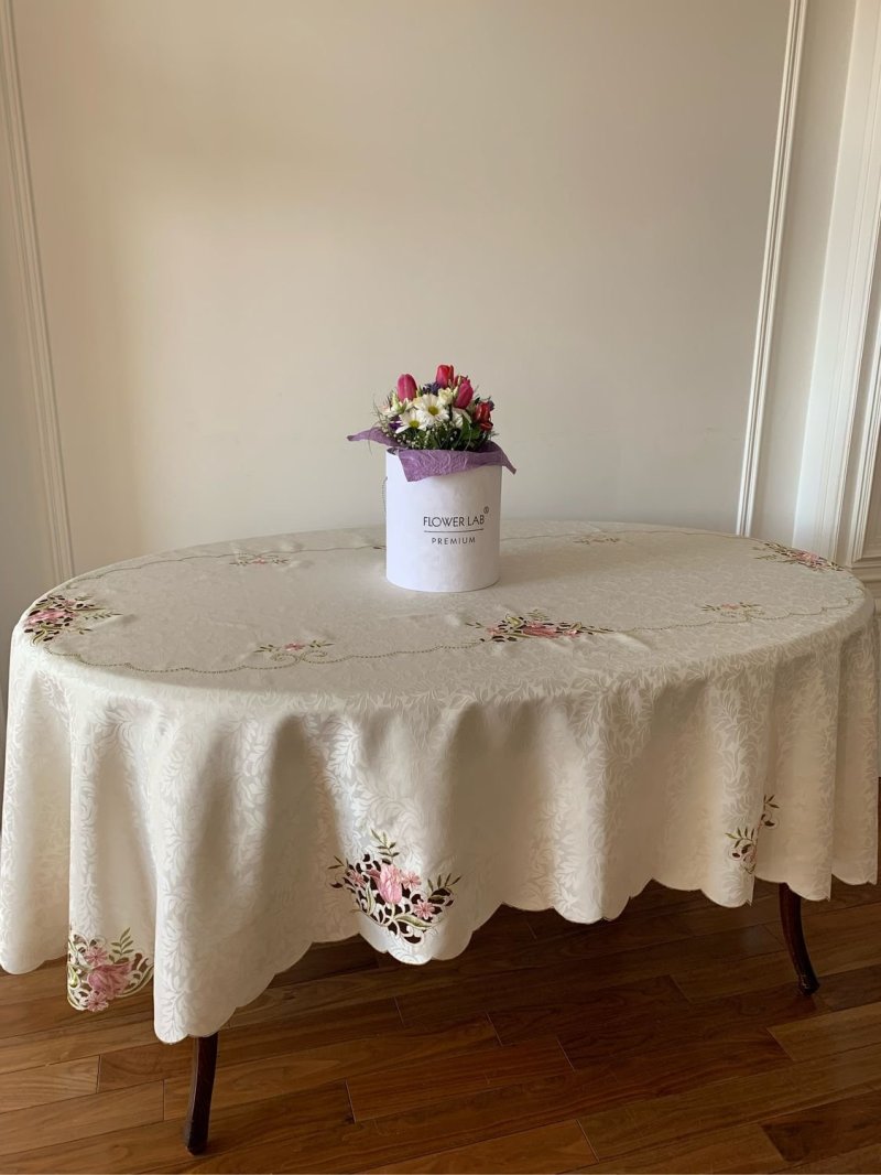 Tablecloth on a round table