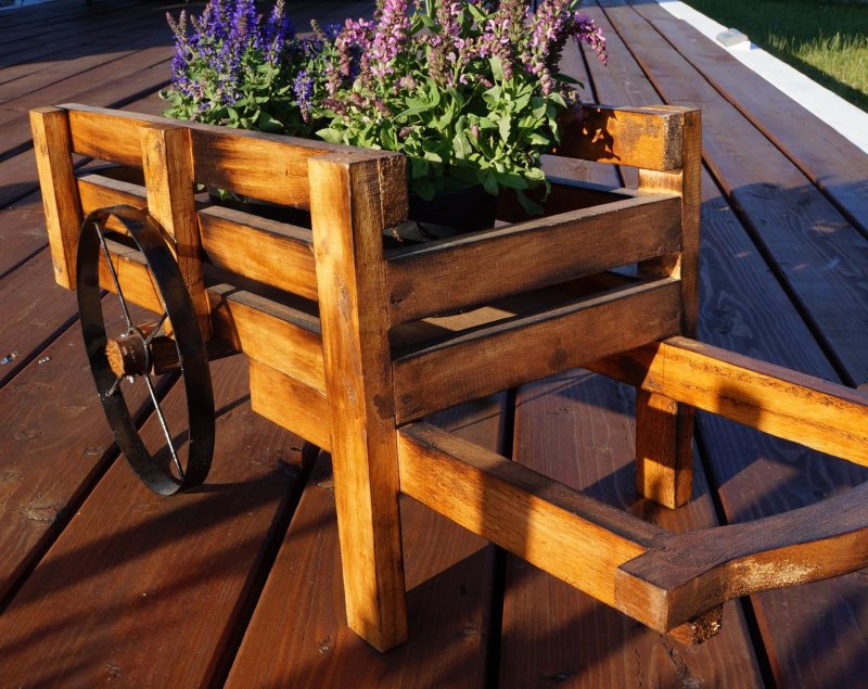 Decorative cart for the garden