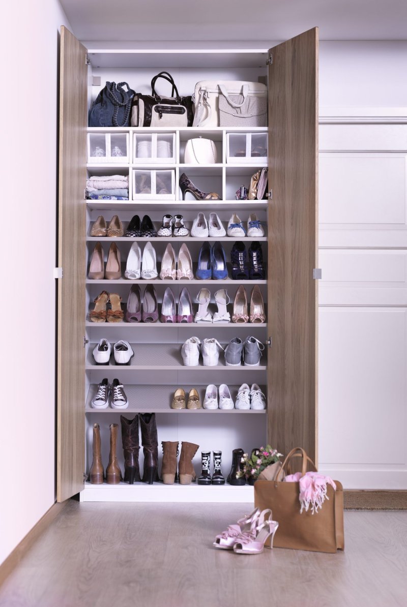 Shoe cabinet