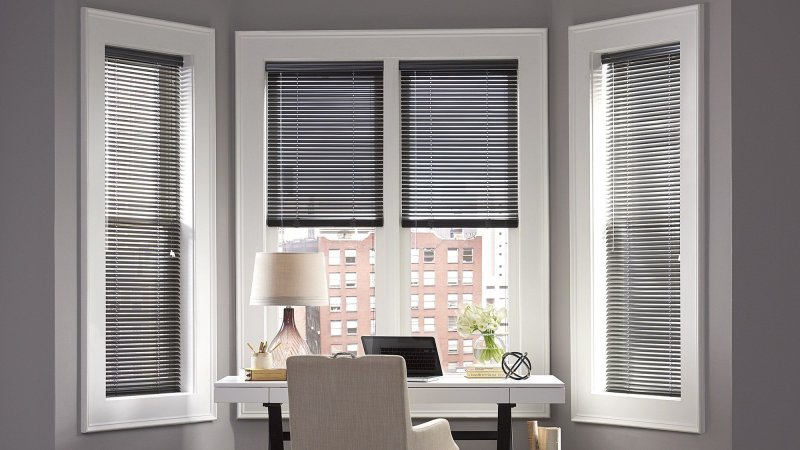 Izoleite blinds on plastic windows