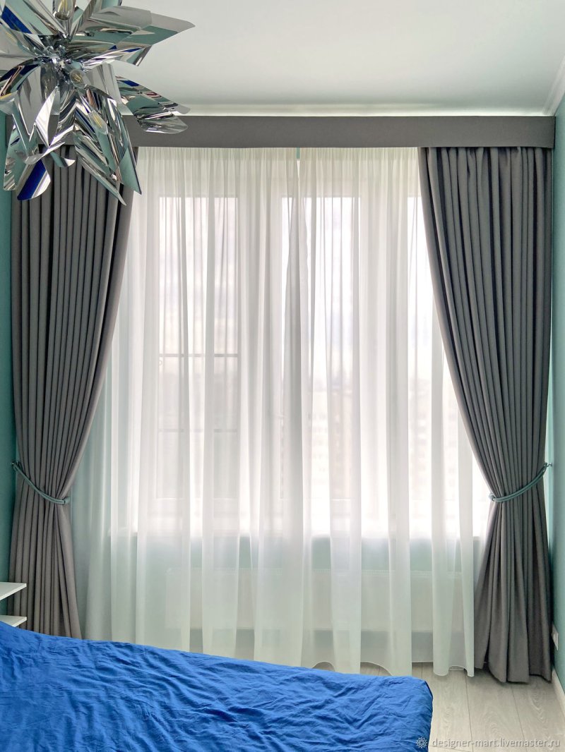 Curtains in the bedroom