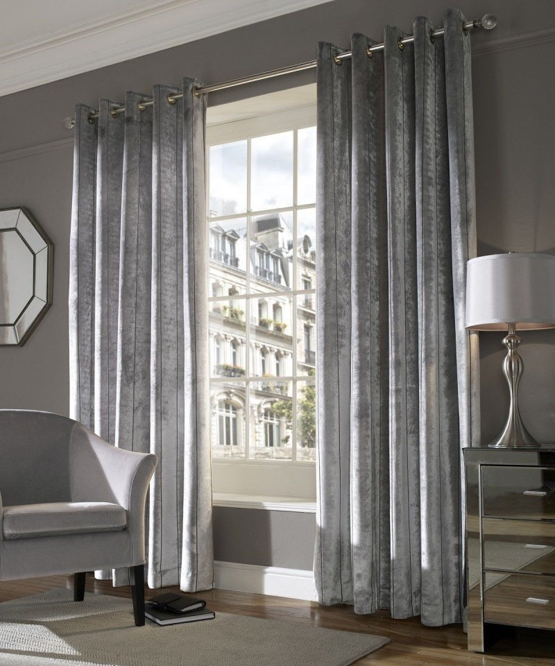 Gray curtains in the interior