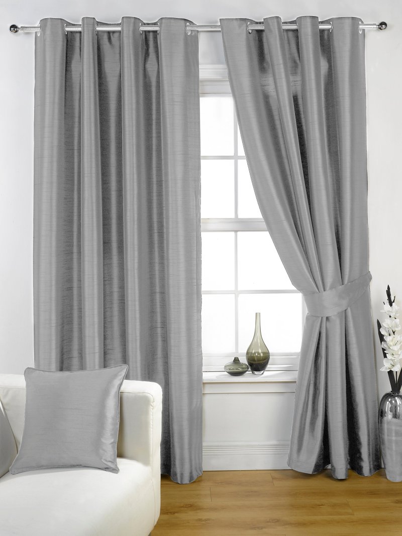 Gray curtains in the interior