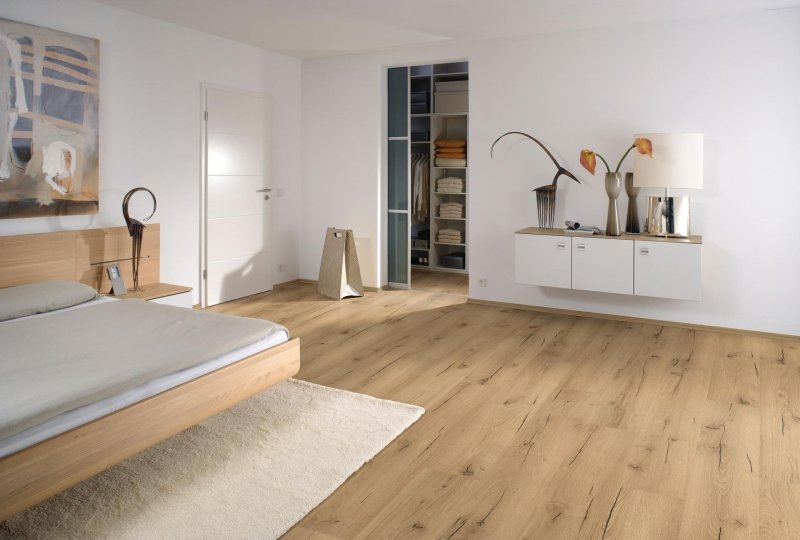 Laminate oak in the interior