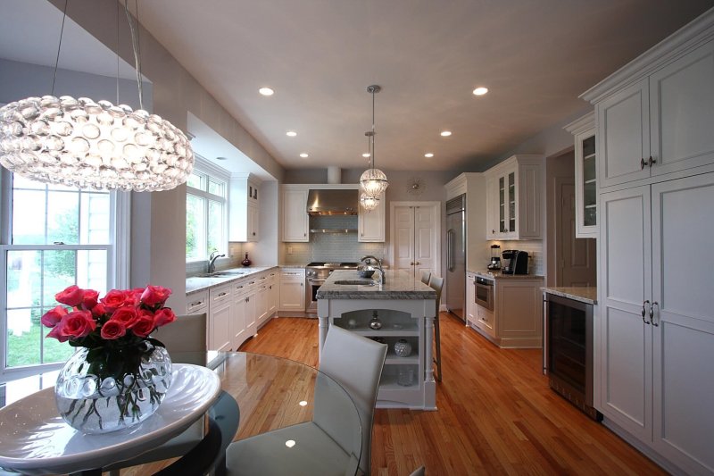 Spots in the interior of the kitchen