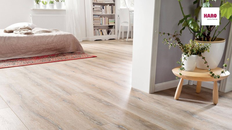 Laminate bleached oak in the interior