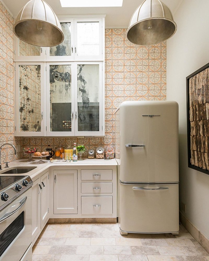 Small kitchen design with a refrigerator