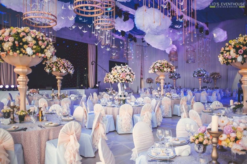 Handmaging hall for a wedding