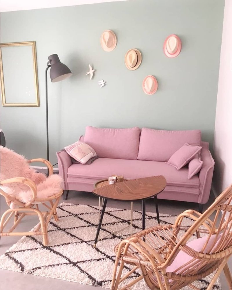 Pink sofa in the interior