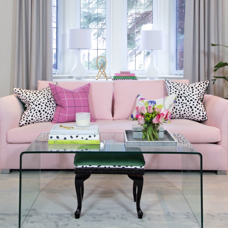 Pink sofa in the interior