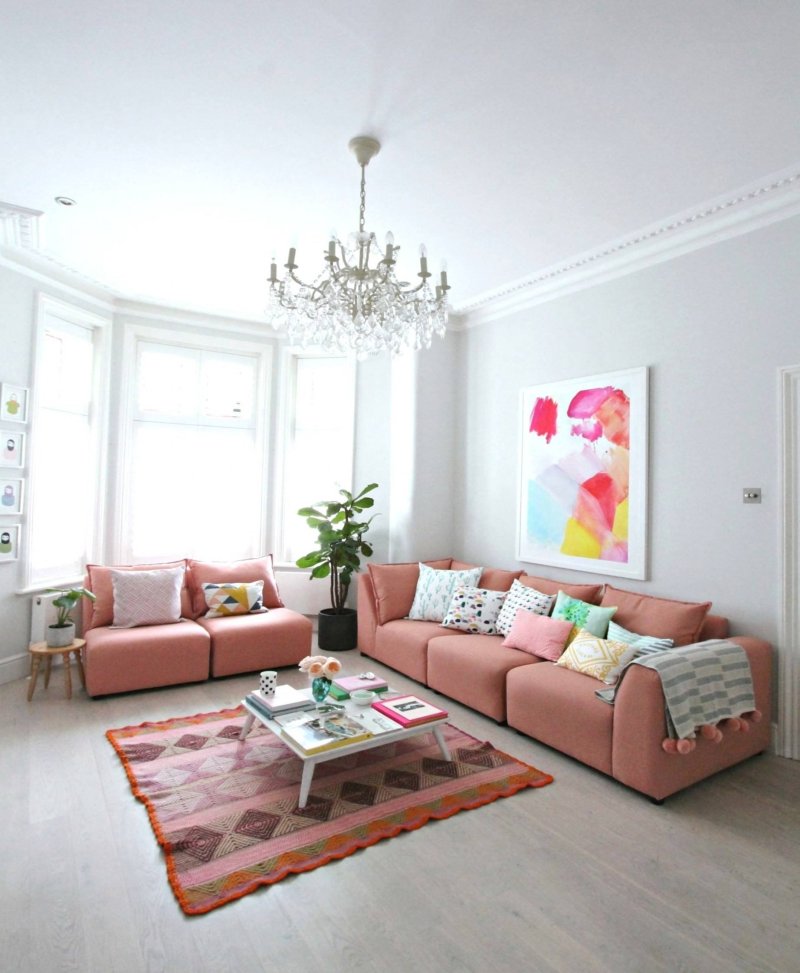 Pink sofa in the interior