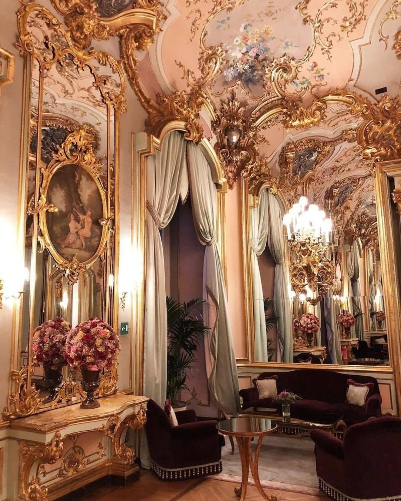 Rococo style in the interior