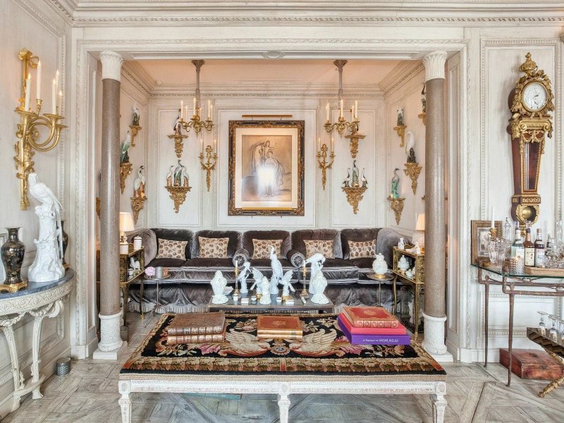 Empire style in the interior