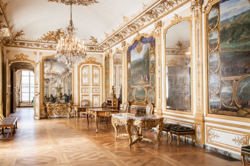 Rococo style in the interior