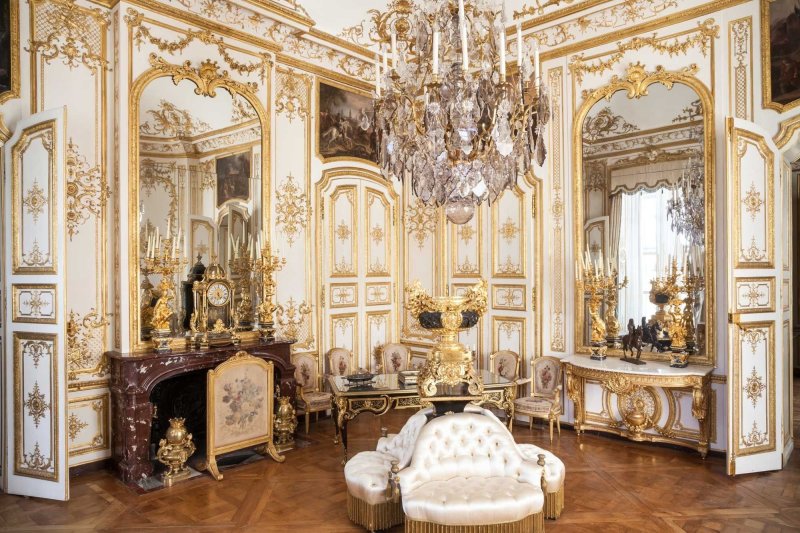 Rococo style in the interior