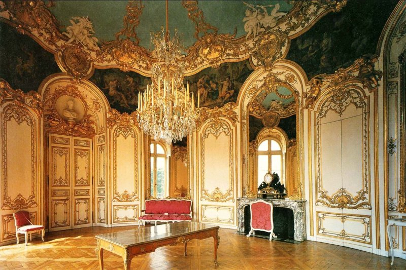 Rococo style in the interior