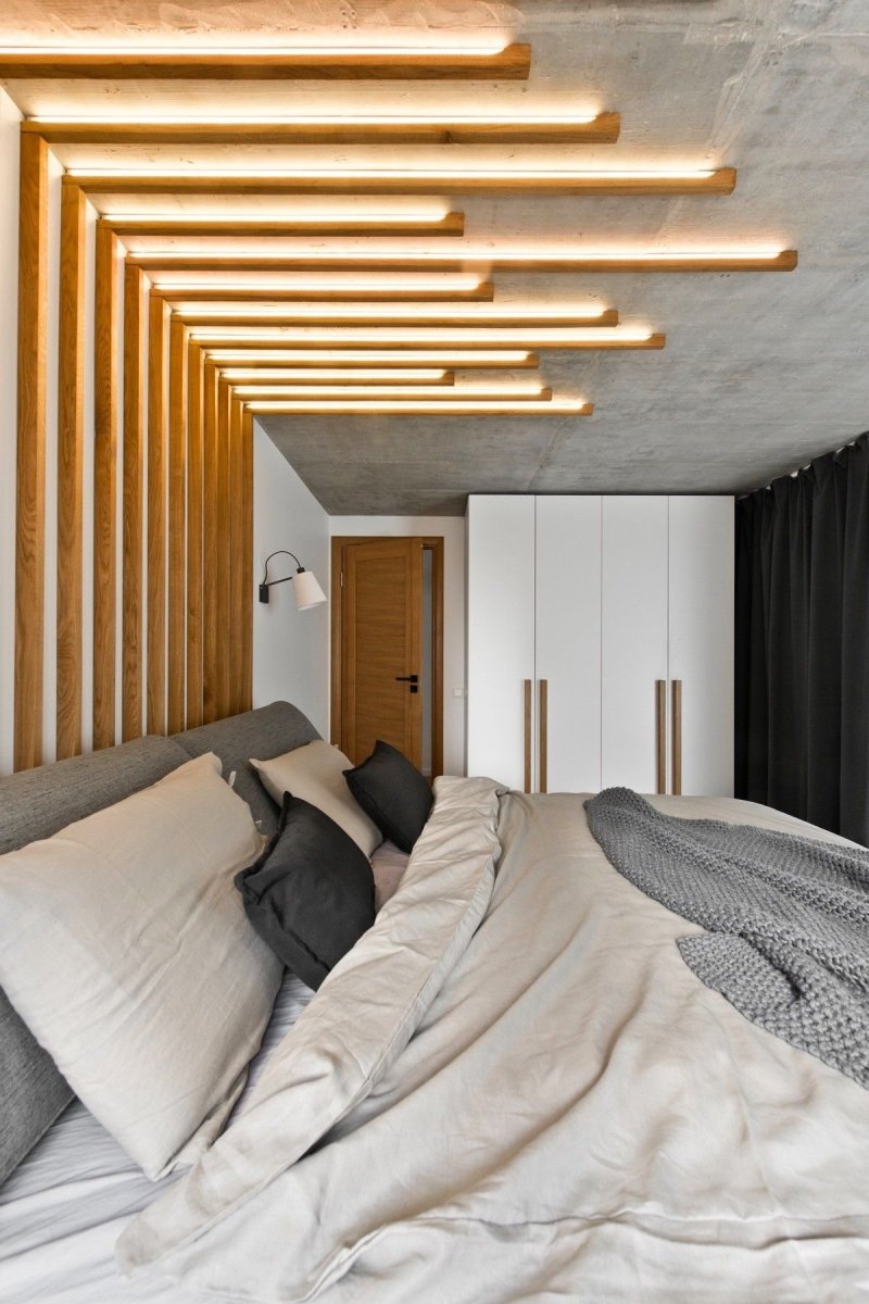 Wooden rails in the bedroom