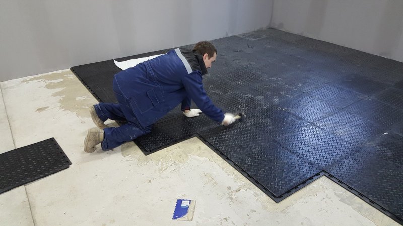 Rubber flooring in the garage