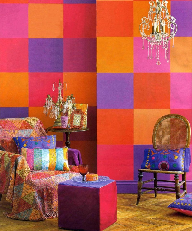 Bright walls in the interior