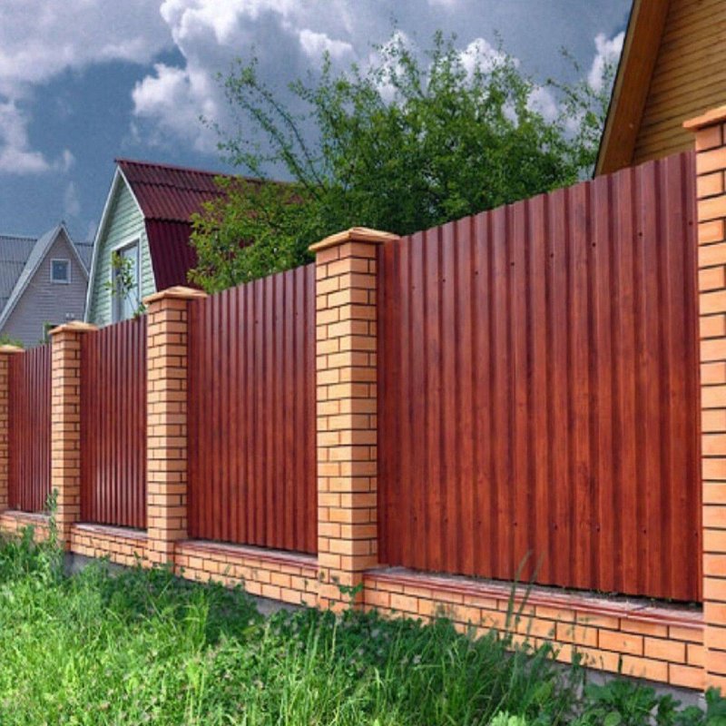 Corrugated board for the fence