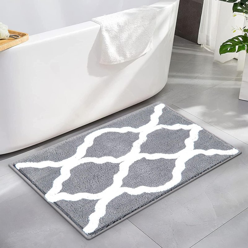 Bathroom rug in layers